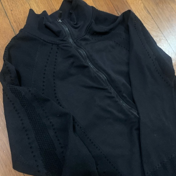 Fabletic’s Powerhold Performance Jacket - Picture 3 of 6